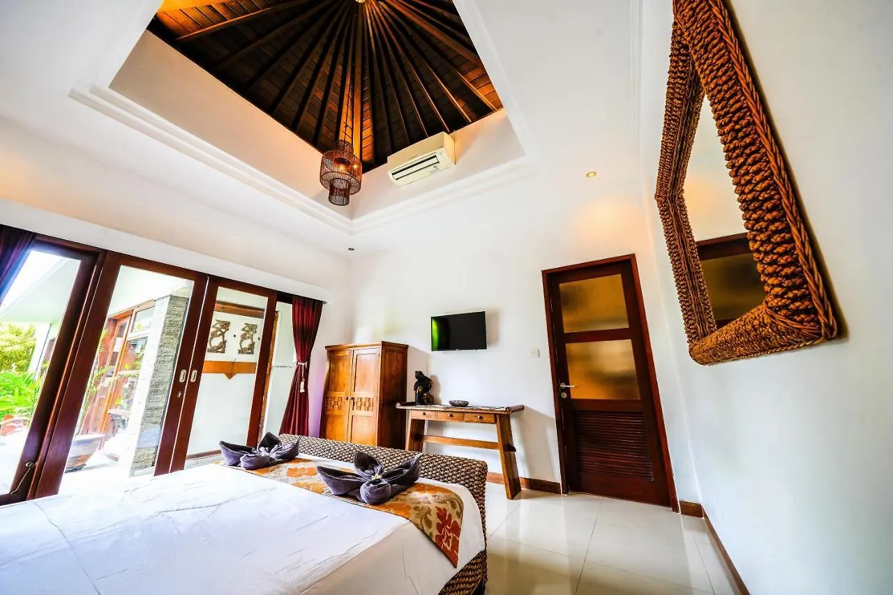Villa Vino - Legian - 3 Bedroom - 3 Bathroom Villa - Great Location Seminyak