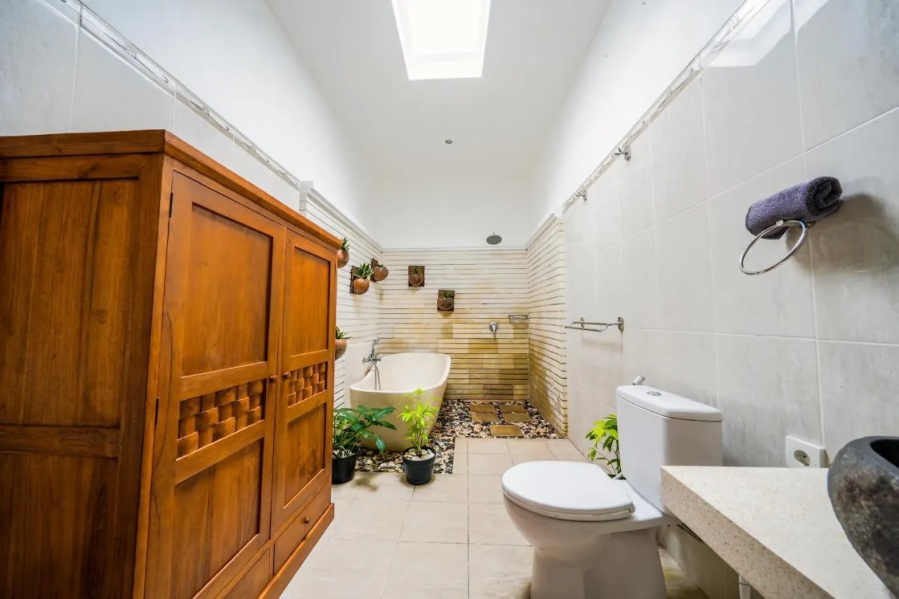 Villa Vino - Legian - 3 Bedroom - 3 Bathroom Villa - Great Location Seminyak